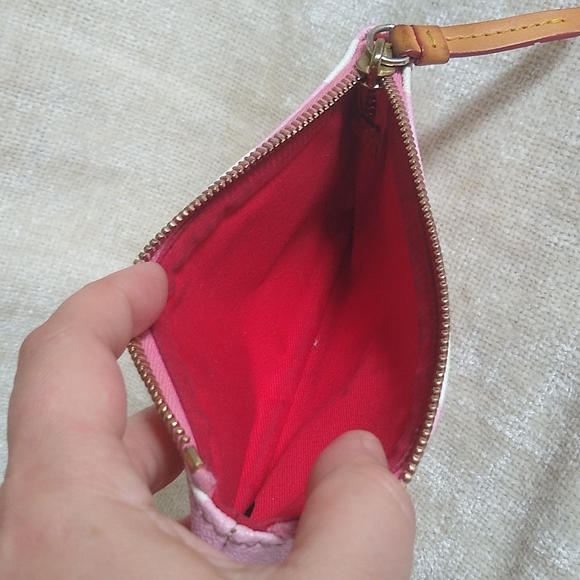 ⌛️ CLEARANCE  - Authentic Dooney and Bourke pouch - Picture 6 of 7